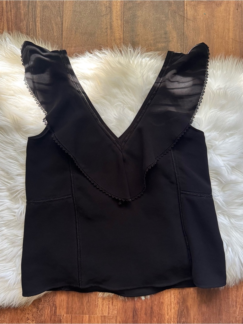 Sezane Manette Ruffle V Neck Blouse in Black Size 34 / 2 - Picture 4 of 7
